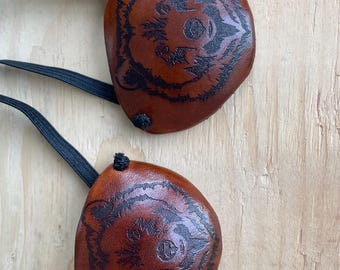 Parche de ojo de cuero hecho a mano con diseño personalizado