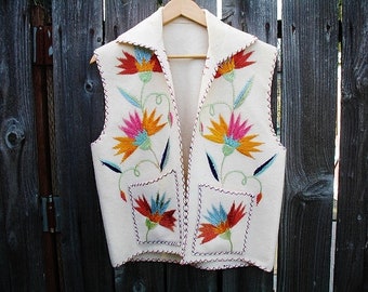 Women's Vintage 1960s Souvenir Made in Mexico Hand Embroidered Spring Floral Design White Ivory Wool Vest with Collar and Pockets