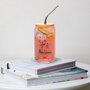 Verre de tarot squelette gothique personnalisé pour les amateurs de lecture dans un style effrayant ! Cadeau pour bibliothécaire Book Society Introvert en verre, 16 oz