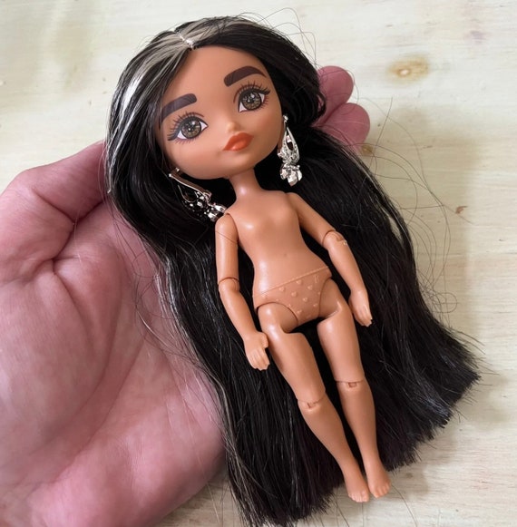 Barbie Extra Minis, 5.5 , Doll, 2 , Brunette, Asian, Hispanic