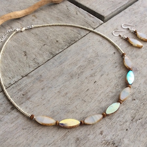 Witte damesketting, antieke witte ketting, boho-ketting, Tsjechisch glasketting, handgemaakt, korte bohoketting, damesketting, bohocadeau.