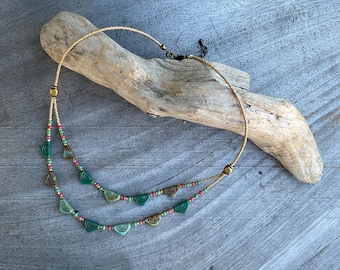 Handgemaakte Boho-ketting met Tsjechische glaskralen, unieke groen turkoois dubbele streng ketting.