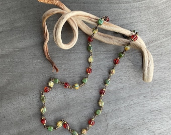Handgemaakte boho-ketting met Tsjechische glaskralen, ambachtelijke veelkleurige maliënkolder gekoppelde boho-sieraden