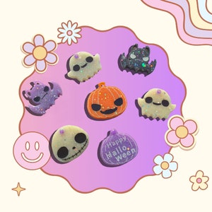Time to think about cute spooky accessories with these gorgeous hand painted pin badges. Perfect for spooky season. Bat, ghost, pumpkin, sku
