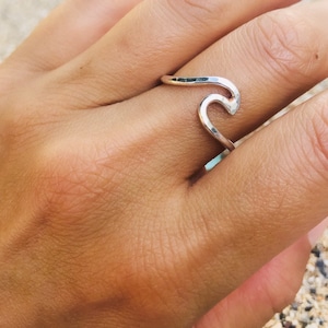 Nalu (wave) ring
