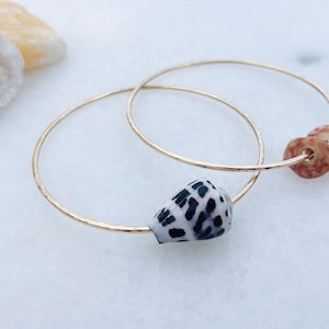Tropical Hawaiian sea shell bracelet