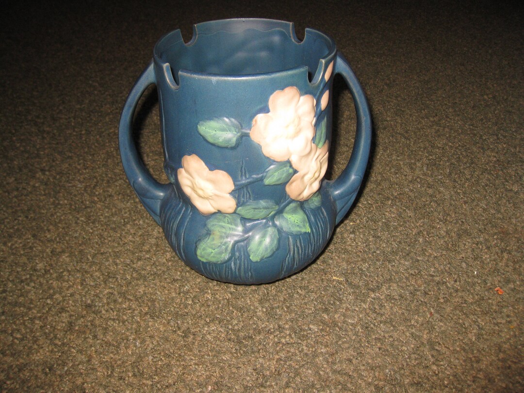 REPRODUCTION ROSEVILLE POTTERY Vase 9858 Blue With Raised Cream Color