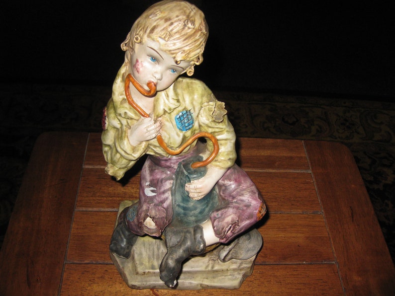 MADE IN ITALY Street Urchin Scugnizzo Vagabond Statue Sitting On Basket Drinking Water From A Pouch 11 12 Tall Base 4 12 x 7