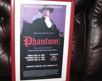 PHANTOM THEATRE Publicité Goodrich Theatre SUNY Oneonta N.Y. Cadre en bois Peinture rouge 12 1/2 » x 18 1/2 » Événement N.Y. Council Arts N B T Bank