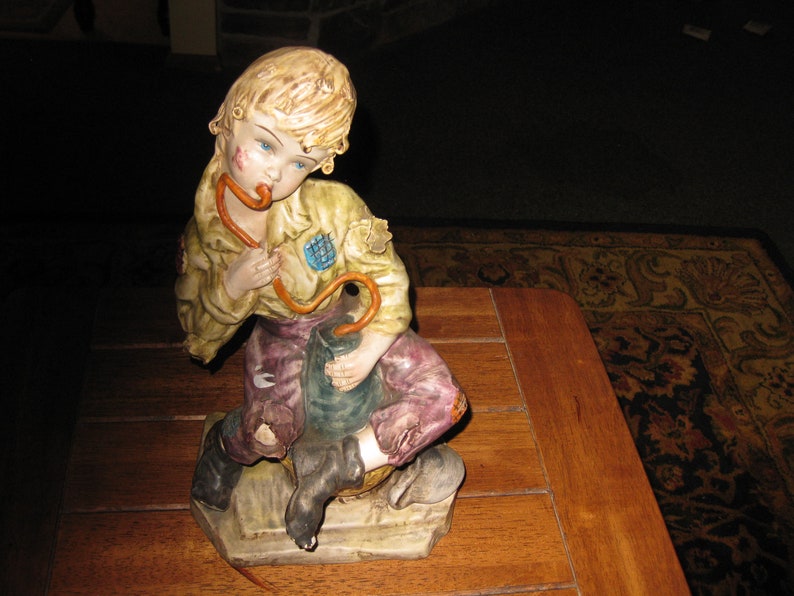 MADE IN ITALY Street Urchin Scugnizzo Vagabond Statue Sitting On Basket Drinking Water From A Pouch 11 12 Tall Base 4 12 x 7