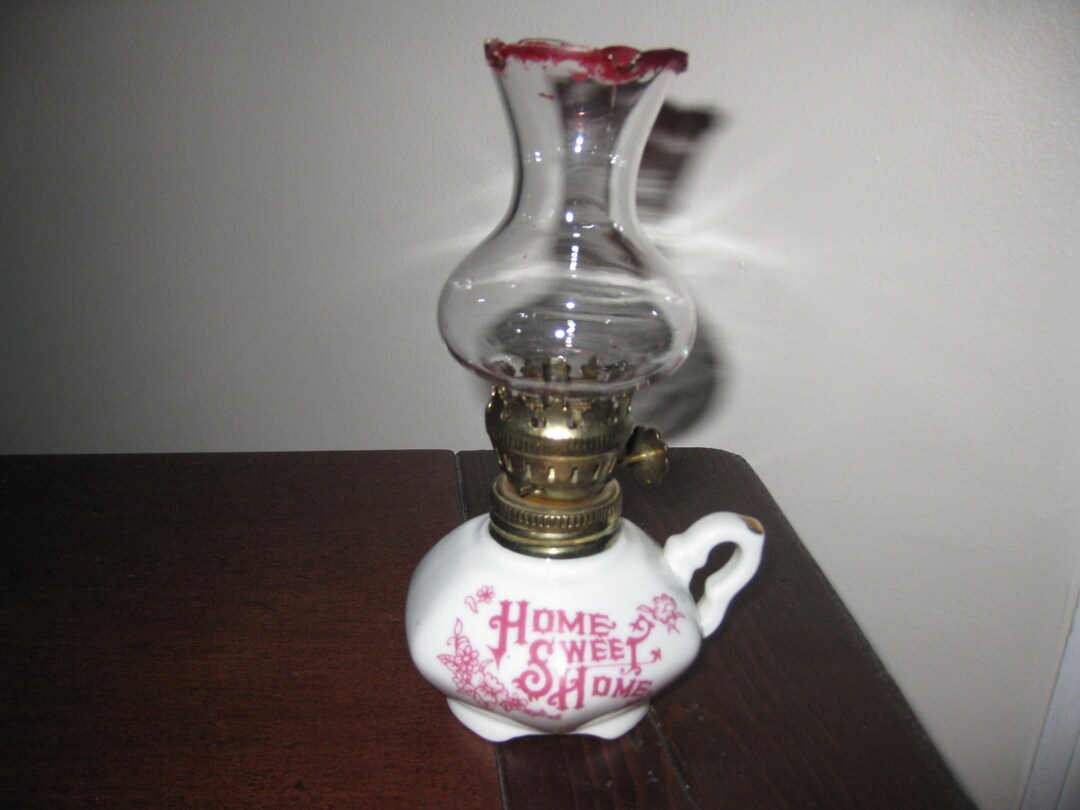 SMALL HURRICANE Lantern/oil Lamp Red Graphics home Sweet Home Measures