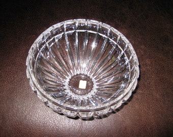 MIKASA AUSTRIA REFLECTIONS Bowl 4 1/2" High 7 1/2" Across Top 2 1/2" Across Bottom Geometric Design Squares Top Rim Crystal Serving Bowl