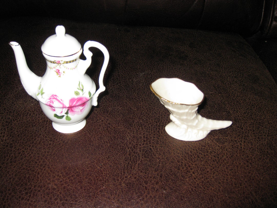 MINIATURE LENOX CORNICOPIA 2 1/2 High 4 Long Gold Trim Top and