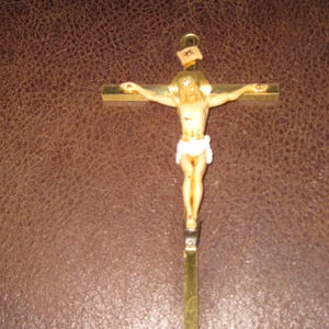 BRASS INRI WALL Crucifix 8 1/8&quot; X 3 1/2&quot; Hard Plastic Corpus Metal Loop At Top To Hang Christian Religious Home Decor