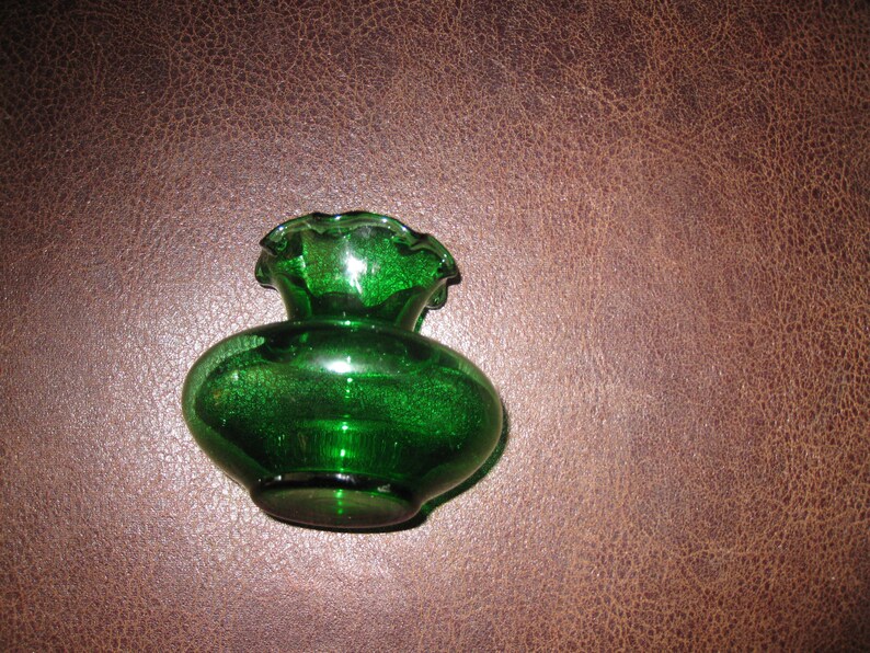 SMALL ART DECO Vase Emerald Green Bud Vase Fluted Top Edge 3 1/2 High 2 1/2 Across Top 1 Opening image 3