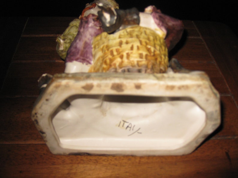 MADE IN ITALY Street Urchin Scugnizzo Vagabond Statue Sitting On Basket Drinking Water From A Pouch 11 12 Tall Base 4 12 x 7