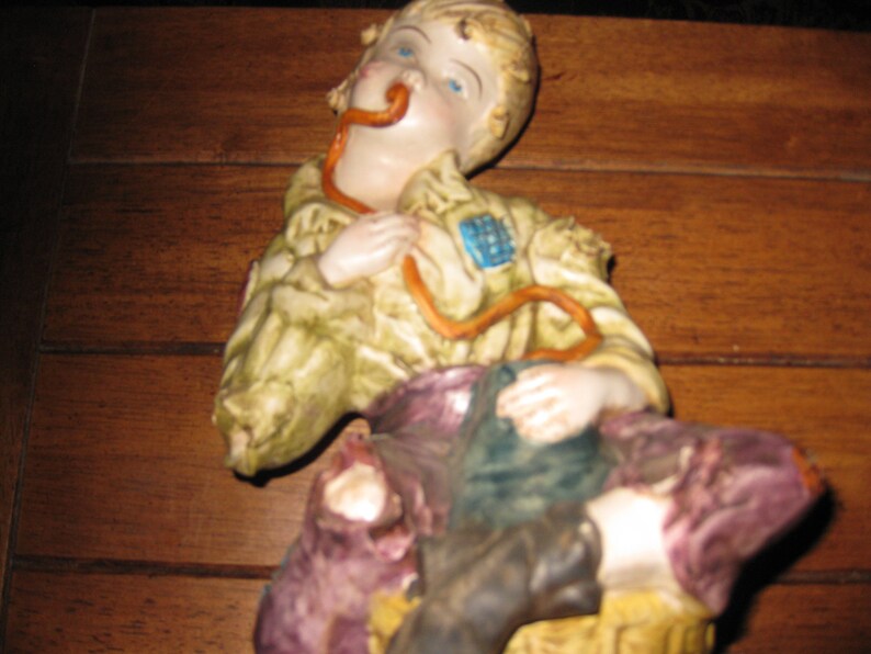 MADE IN ITALY Street Urchin Scugnizzo Vagabond Statue Sitting On Basket Drinking Water From A Pouch 11 12 Tall Base 4 12 x 7