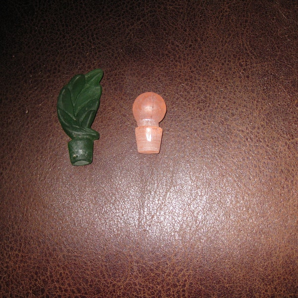 TWO BOTTLE STOPPERS Green Glass Leaf Shape 3" Tall 1/4" Bottom Pink Crackle Glass 1 3/4" Tall 1/4" Bottom Replacement Bottle Stoppers