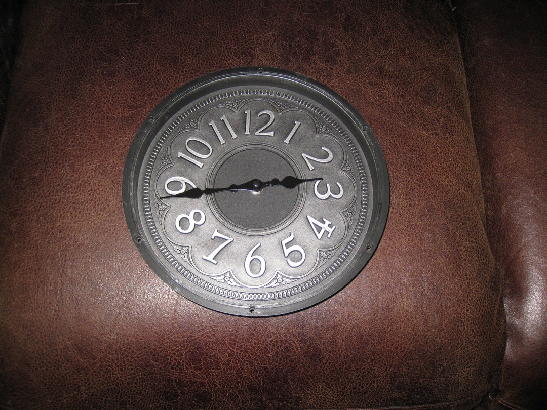 PLASTIC CLOCK FACE Battery Operated Round 10 1/4 Across Outer Rim