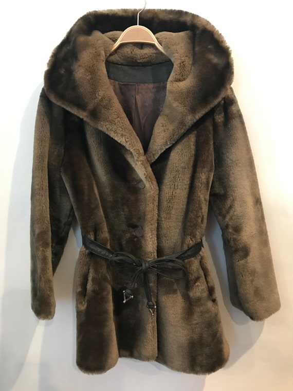 Bundle Up In This 60's/70's Vintage Mink/Sable Loo