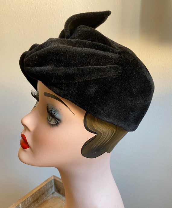 Cappellino Vintage Anni 1950 In Vellutino Nero / ‘