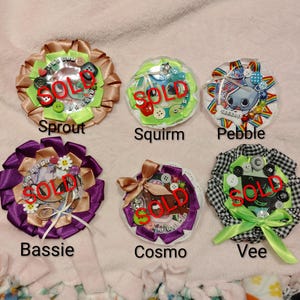 Botões/pins decorativos do mundo do Dandy! :3