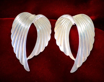 Pendientes de ala de ángel de ley para ella ~ Pendientes para ella ~ Pendientes perforados de alas de ángel ~ Pendientes para tu ángel ~ Pendientes de ala de ángel unisex