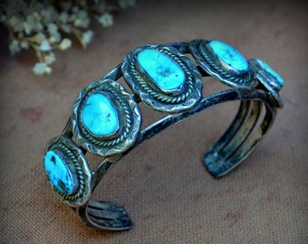 Bracciale rigido Navajo Old Pawn ~ Bracciale rigido in argento sterling con 5 cabochon turchesi ~ Bracciale rigido Navajo di metà secolo ~ Bracciale rigido Navajo in argento sterling e turchese
