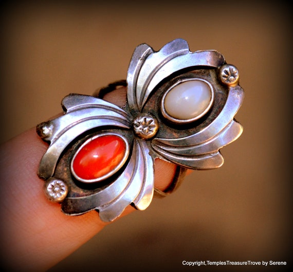 Marvelous Vintage Native American Navajo Coral, Mother Of Pearl Sterling Silver Ring Old Marvelous Vintage Native American Navajo Coral, Mother Of Pearl Sterling Silver Ring Old