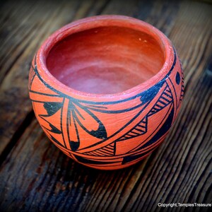 Native American Hopi Polychrome Pot~Red and Black Polychrome Hopi Pottery~Vintage Hopi Polychrome Pottery~Hopi Seed Pot~Collectible Pottery image 4
