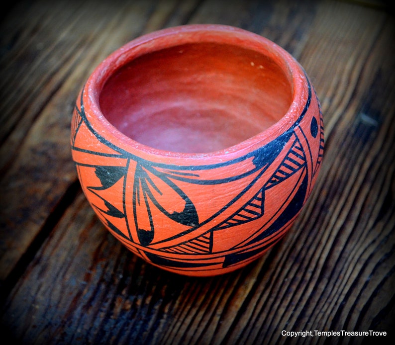 Native American Hopi Polychrome Pot~Red and Black Polychrome Hopi Pottery~Vintage Hopi Polychrome Pottery~Hopi Seed Pot~Collectible Pottery image 4