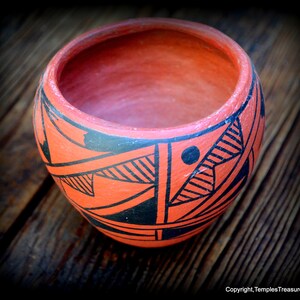 Native American Hopi Polychrome Pot~Red and Black Polychrome Hopi Pottery~Vintage Hopi Polychrome Pottery~Hopi Seed Pot~Collectible Pottery image 8
