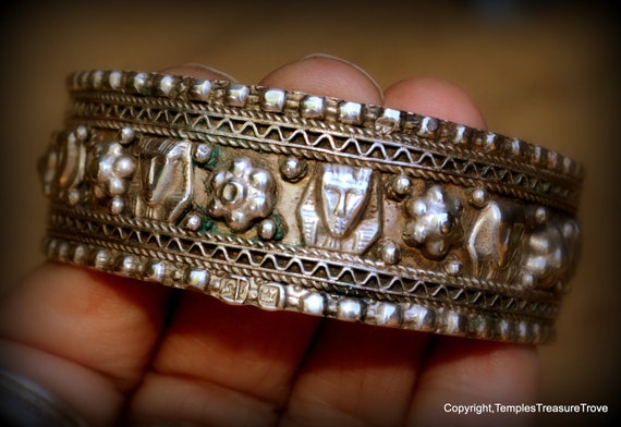 Egyptian Revival Sphynx and Flowers Signed Cuff B… - image 10