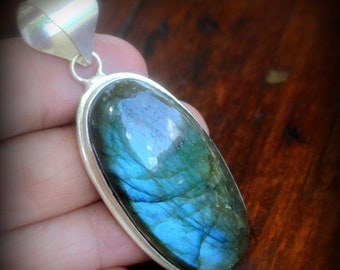 Flashy Labradorite and 925 Unisex Pendant~ Shamanic Blue Labradorite Pendant~Sterling and Labradorite Pendant~Goddess Divination Pendant