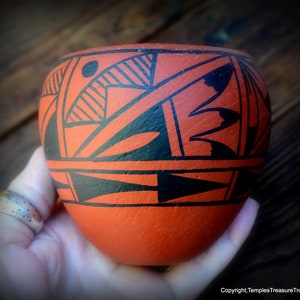 Native American Hopi Polychrome Pot~Red and Black Polychrome Hopi Pottery~Vintage Hopi Polychrome Pottery~Hopi Seed Pot~Collectible Pottery image 9