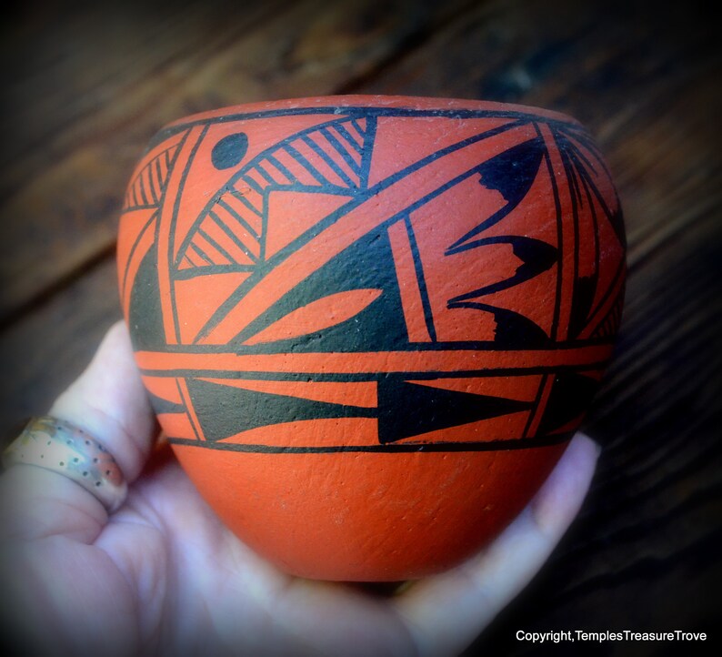 Native American Hopi Polychrome Pot~Red and Black Polychrome Hopi Pottery~Vintage Hopi Polychrome Pottery~Hopi Seed Pot~Collectible Pottery image 9