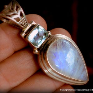 Rainbow Moonstone Blue Topaz 925 Pendant~Fertility Crystal~Love Pendant for Her~Travelers Stone~Kundalini Talisman~Moon Magic Amulet For Her