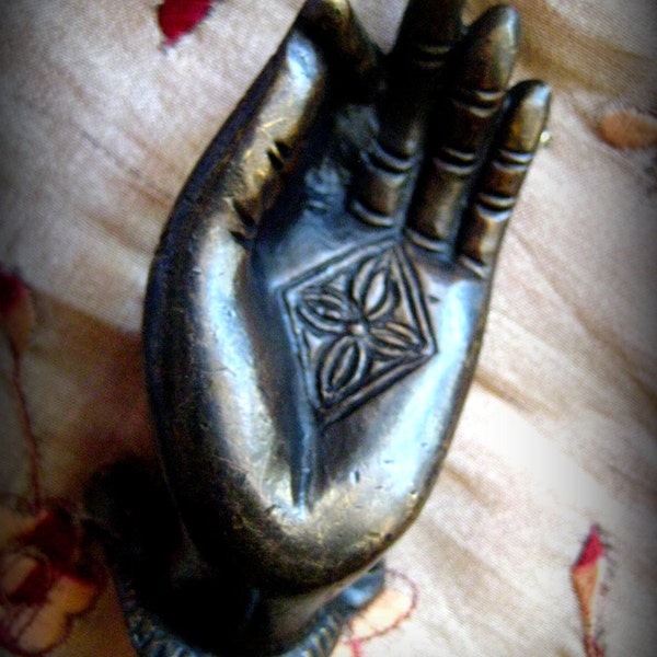 Vintage One Left Hand Tibetan Buddhist Hand Cast Brass Mudra Knob Wall Decor Altar Object Jewelry Hangers