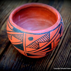 Native American Hopi Polychrome Pot~Red and Black Polychrome Hopi Pottery~Vintage Hopi Polychrome Pottery~Hopi Seed Pot~Collectible Pottery image 6