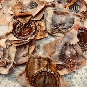 Rusted Journaling six clusters/fabric clusters/embellishments/Rusted, safety pins   vintage, junk journalling, scrapbook, clothing, tags,