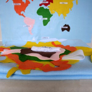 Montessori Felt Map of World Continents. Spanish, French, English or German Labels hanging strips. Montessori Waldorf Learning Tool Toy image 2