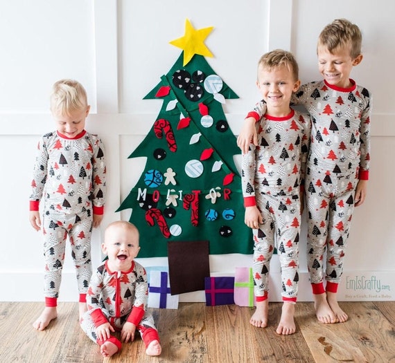 Fayoo Árbol de Navidad de fieltro para niños pequeños con 30 adornos, regalo de Navidad Montessori para niños, decoración colgante de pared para puerta de Navidad