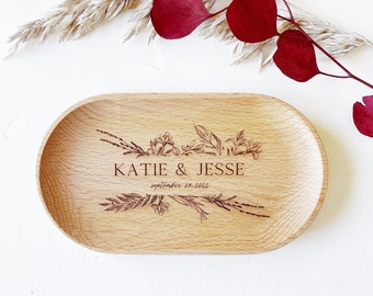 ENGRAVED Personalized Wooden Tray Gift. Small Catch All Tray. Valet Tray. Engraved Wooden Tray. Wedding Gift for Couple under 25. Desk Tray