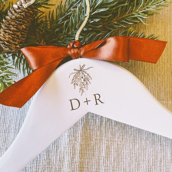 ENGRAVED Custom Bride and Groom Hanger. Christmas Theme Wedding. Mistletoe Wedding Hanger. Bride Gift. Wedding Dress Winter Gift.