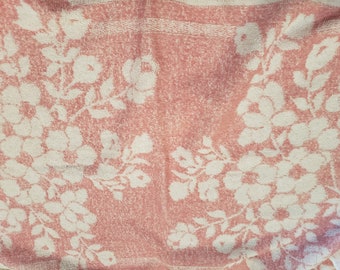 Vintage Bath Towel, pink flowers  1970s