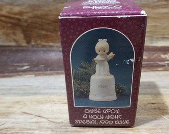 Precious Moments  thimble , once upon a Holy Night,  1990