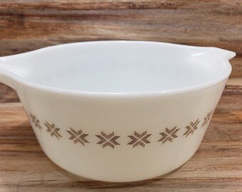 Large  Pyrex Town and Country, 475-B vintage pyrex white pyrex