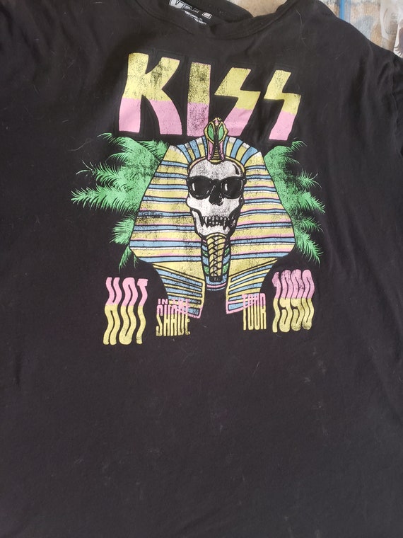 KISS Custom 1974 Paul Stanley Bandit Makeup Group Photo Tour Shirt -  ReproTees - The Home of Vintage Retro and Custom T-Shirts!