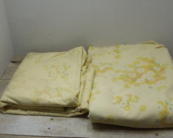 Set of Twin Size flat and fitted sheets, vintage sheets