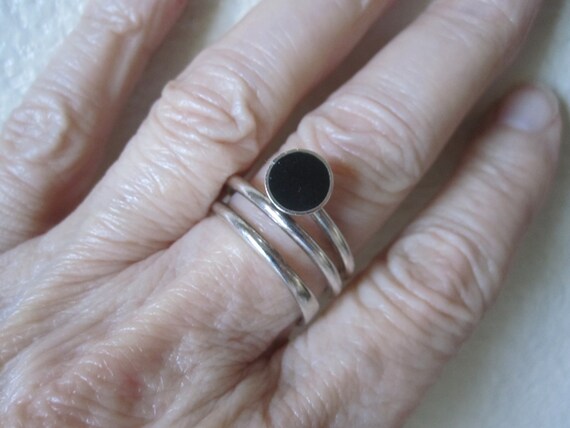 SILVER MODERNIST Black ONYX Ring Size 7 - image 2